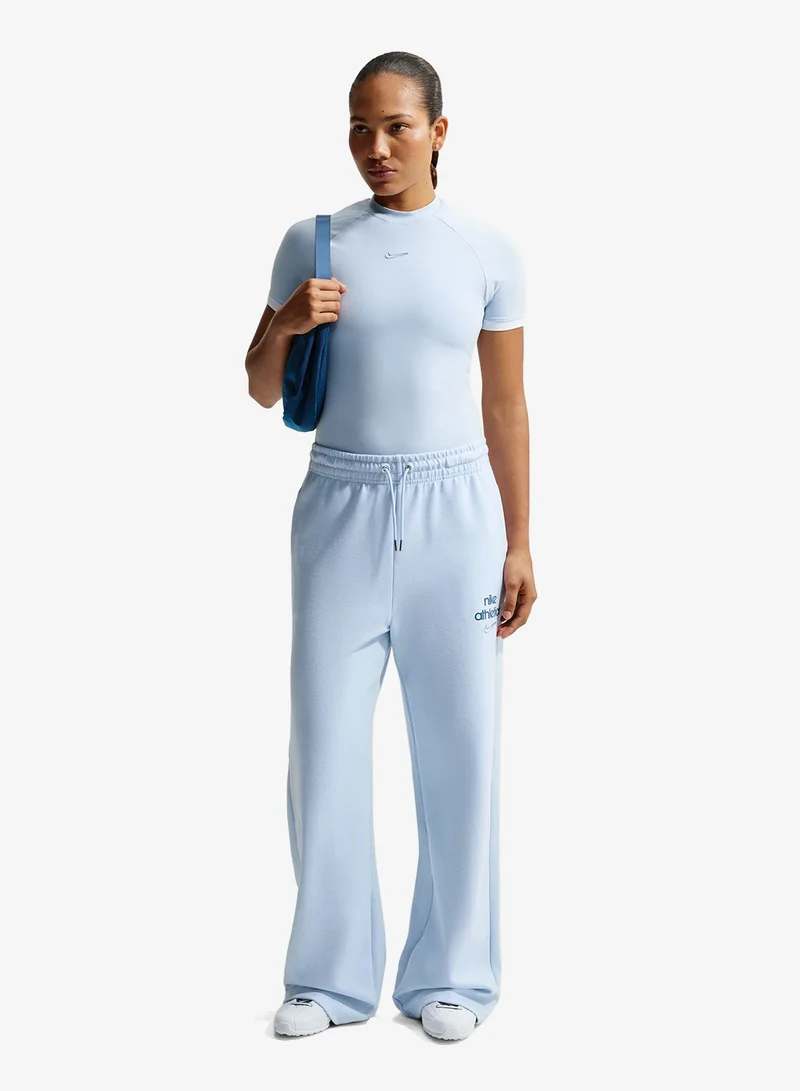 نايكي تيشيرت بشعار أساسي